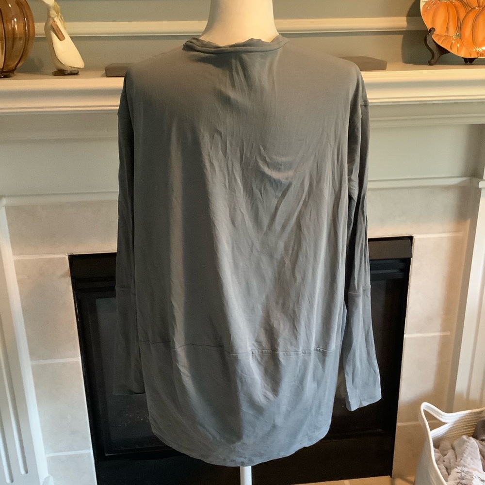 Lululemon Back In Action Long-Sleeve Top 8 - Picture 2 of 4